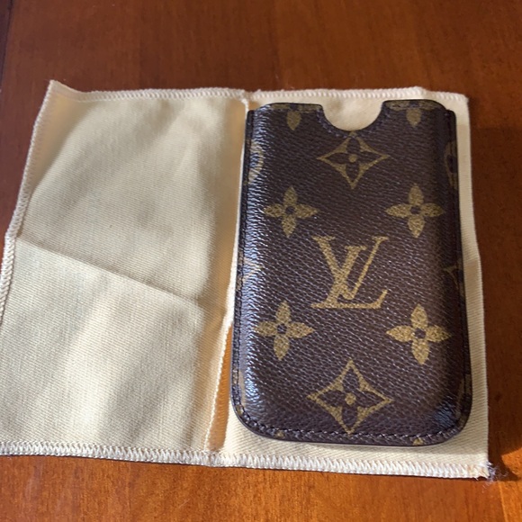 Authentic Louis Vuitton iPhone 5 hard case with original pouch and box and tags - Picture 9 of 12